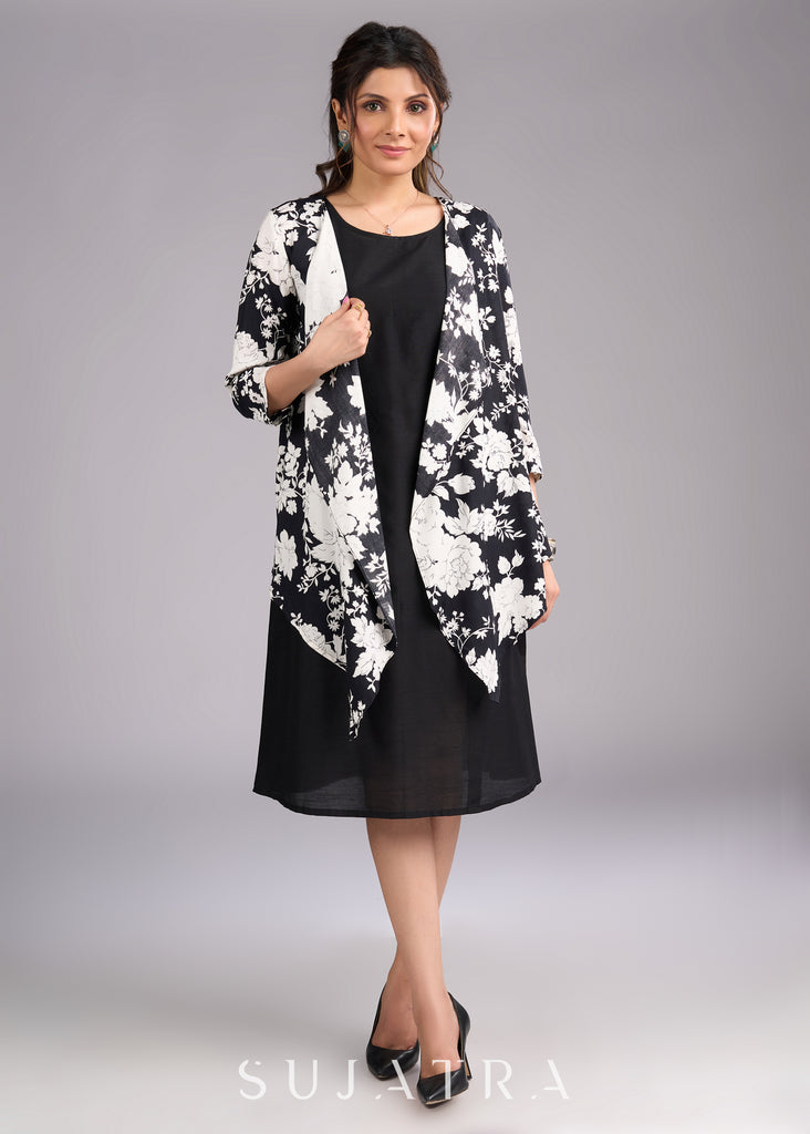 Timeless Monochrome Flowy Black and White Printed Viscose Shrug