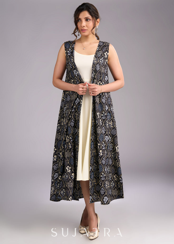 Midnight Muse Sleeveless Black Viscose Shrug with Vibrant Floral Print