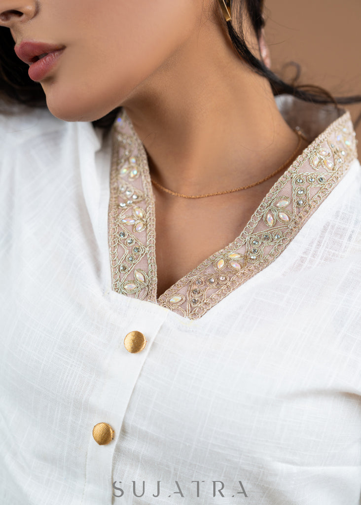 White cotton top with embroidered lace collar