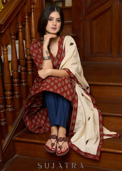 Smart maroon printed cotton kurta, perfectly paired with an exquisite appliqué work stole - Pants Optional