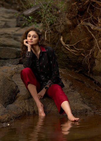 Graceful Block printed black shirt with contrast collar