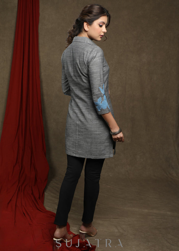 Elegant grey cotton tunic with patchwork on sleeves