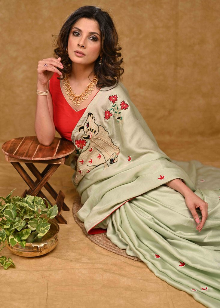 EE-V04213 Pichwai Tussar Sari – sakhifashions